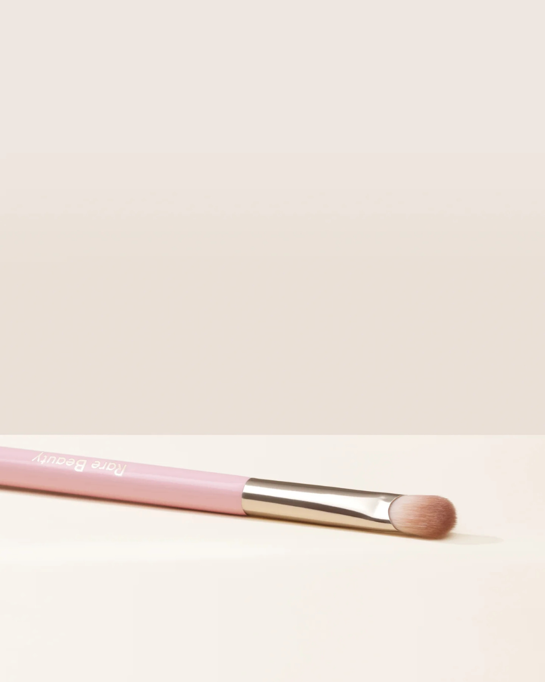 Stay Vulnerable All-Over Eyeshadow Brush
