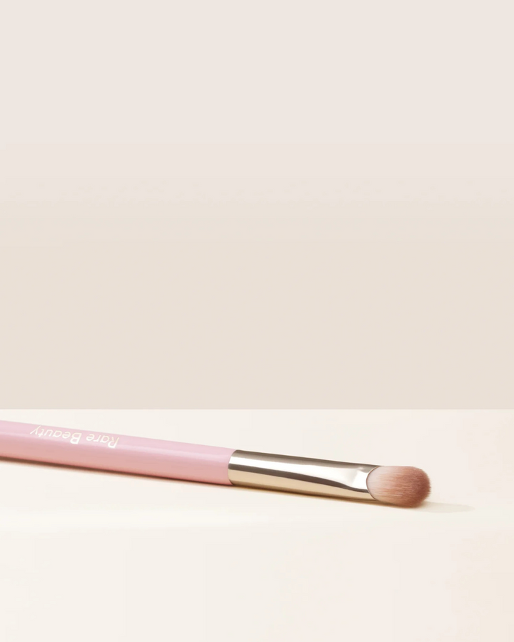 Stay Vulnerable All-Over Eyeshadow Brush
